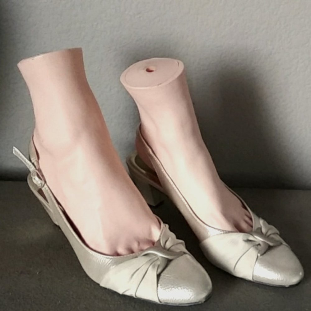 Soft Style by Hush Puppies Slingback Heels. 6W